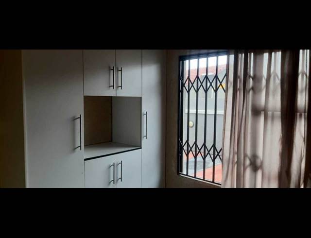 3 BEDROOM HOUSE FOR SALE IN MEREDALE